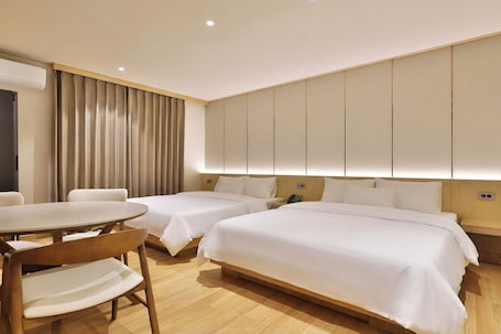 Luxury Twin Room. Hotel Coolstay Gimcheon