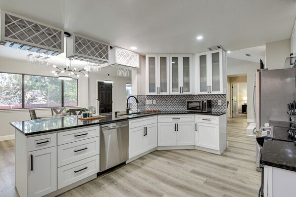 Fridge, microwave, oven, stovetop - 3-bedroom house in lovely Bedford with oasis pool and cool AC and comfort (Bedford)