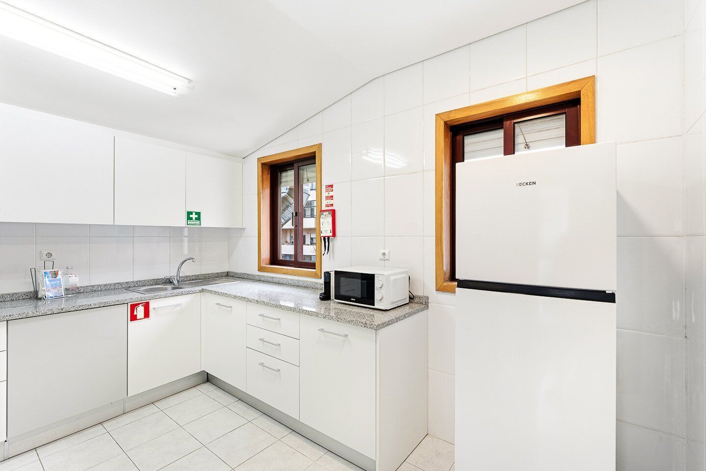 Macchina per tè/caffè, frigorifero, microonde, forno