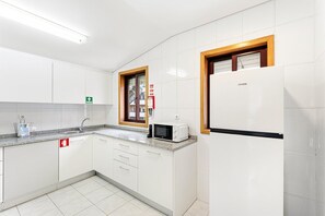 Fridge, microwave, oven, coffee/tea maker - GuestReady - Gaia Gardens Apt 4 (Vila Nova de Gaia)