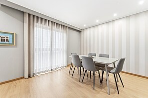 Dining - GuestReady - Gaia Gardens Apt 2 (Vila Nova de Gaia)