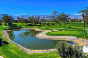 Golf - Palm Desert Escape - Golf, Pools & Mountain Backdrop in this 2 Br Condo (Palm Desert)