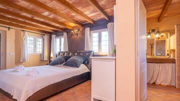 5 bedrooms, iron/ironing board, free WiFi, bed sheets