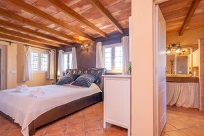 5 chambres, fer et planche à repasser, Wi-Fi gratuit, draps fournis