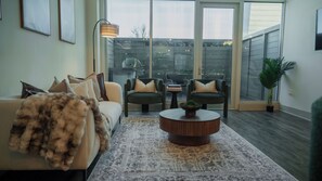 TV - Modern Organic Luxury Loft - Downtown Atlanta (Atlanta)