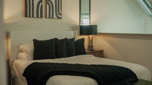 Tabla de planchar con plancha, wifi y ropa de cama 