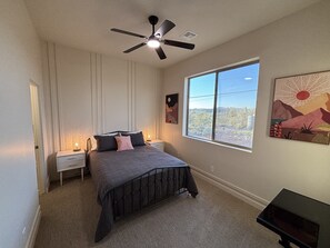 3 bedrooms, desk, WiFi, bed sheets