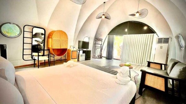 Zimmersafe, laptopgeeigneter Arbeitsplatz, Verdunkelungsvorhänge