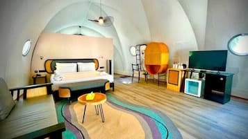 In-room safe, laptop workspace, blackout curtains, iron/ironing board