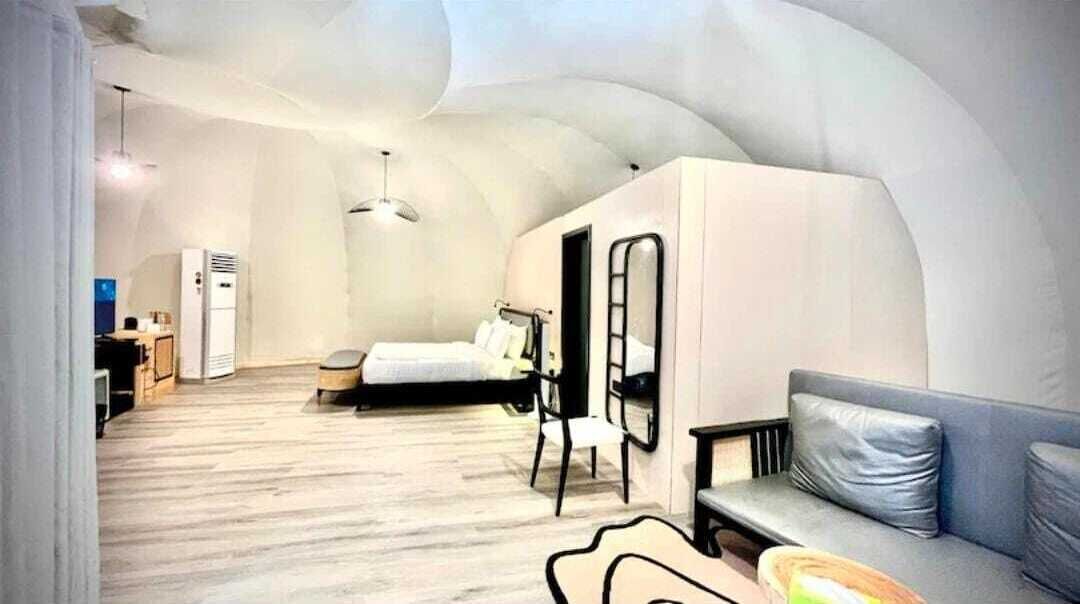 Suite, 1 Double Bed, Sea Facing | In-room safe, laptop workspace, blackout curtains, iron/ironing board