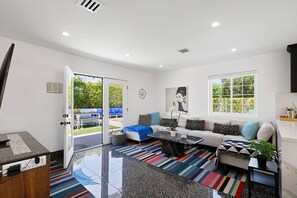 Smart TV, fireplace - Mod Magic Palm Springs Vacation Home (Palm Springs)