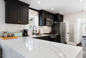 Fridge, microwave, oven, dishwasher - Mod Magic Palm Springs Vacation Home (Palm Springs)