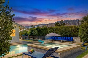 A swimming pool with a hot tub, lounge chairs, and a covered seating area. - Mod Magic Palm Springs Vacation Home (Palm Springs)