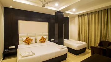 Standard Triple Room, City View | Desk, free WiFi