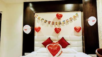 Deluxe Double Room, City View | Desk, free WiFi