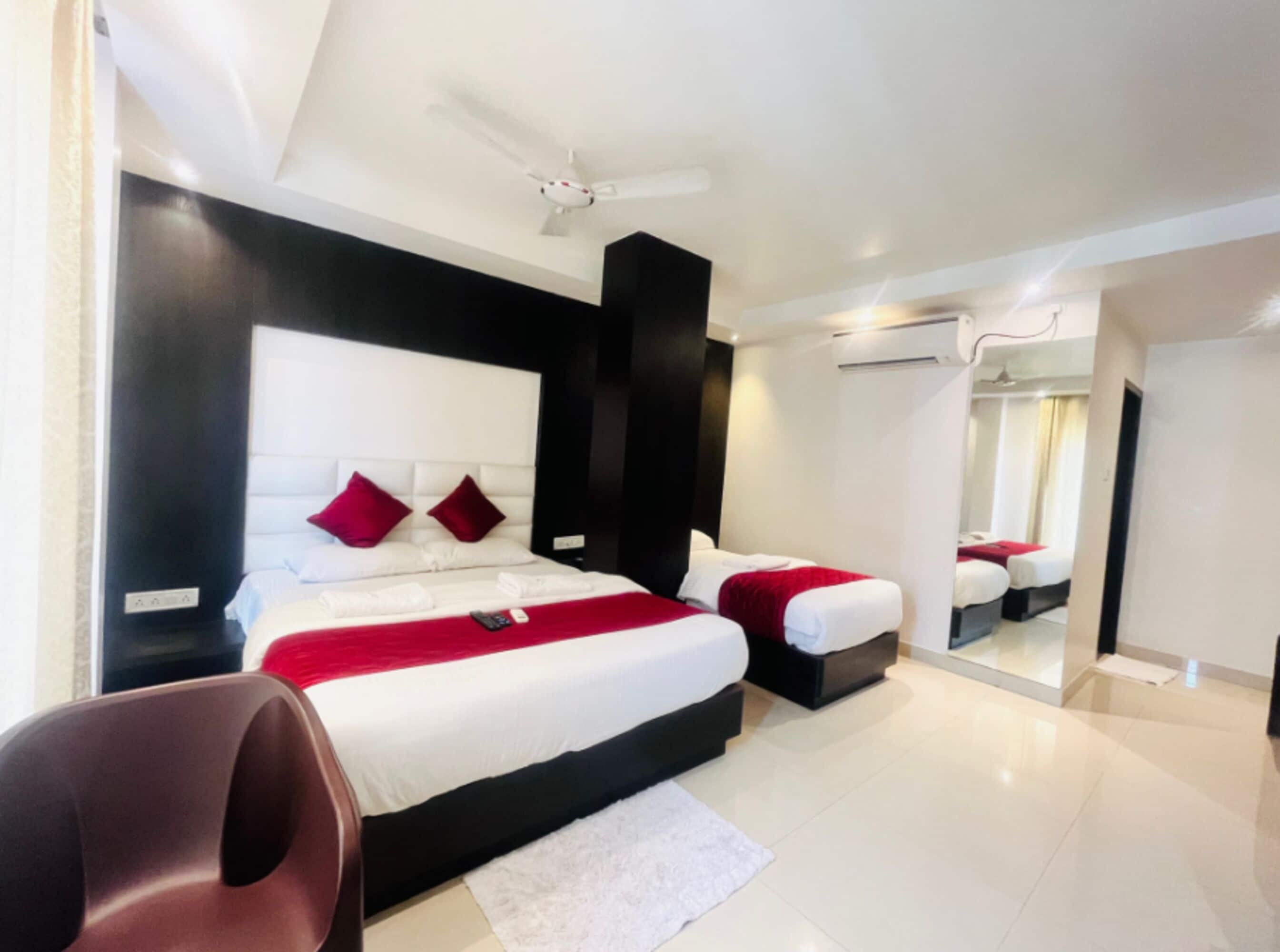 Standard Triple Room, City View | Desk, free WiFi