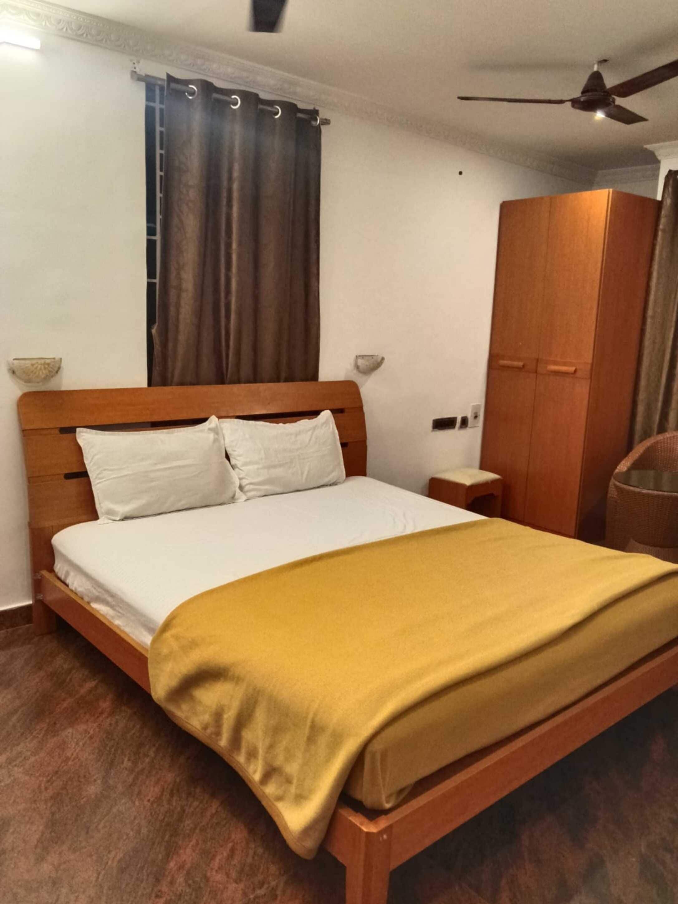Egyptian cotton sheets, premium bedding, free WiFi