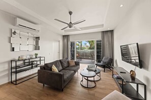 TV - Apartamento Sorbos -Private apartment near BlueBay (Sint Michiel)