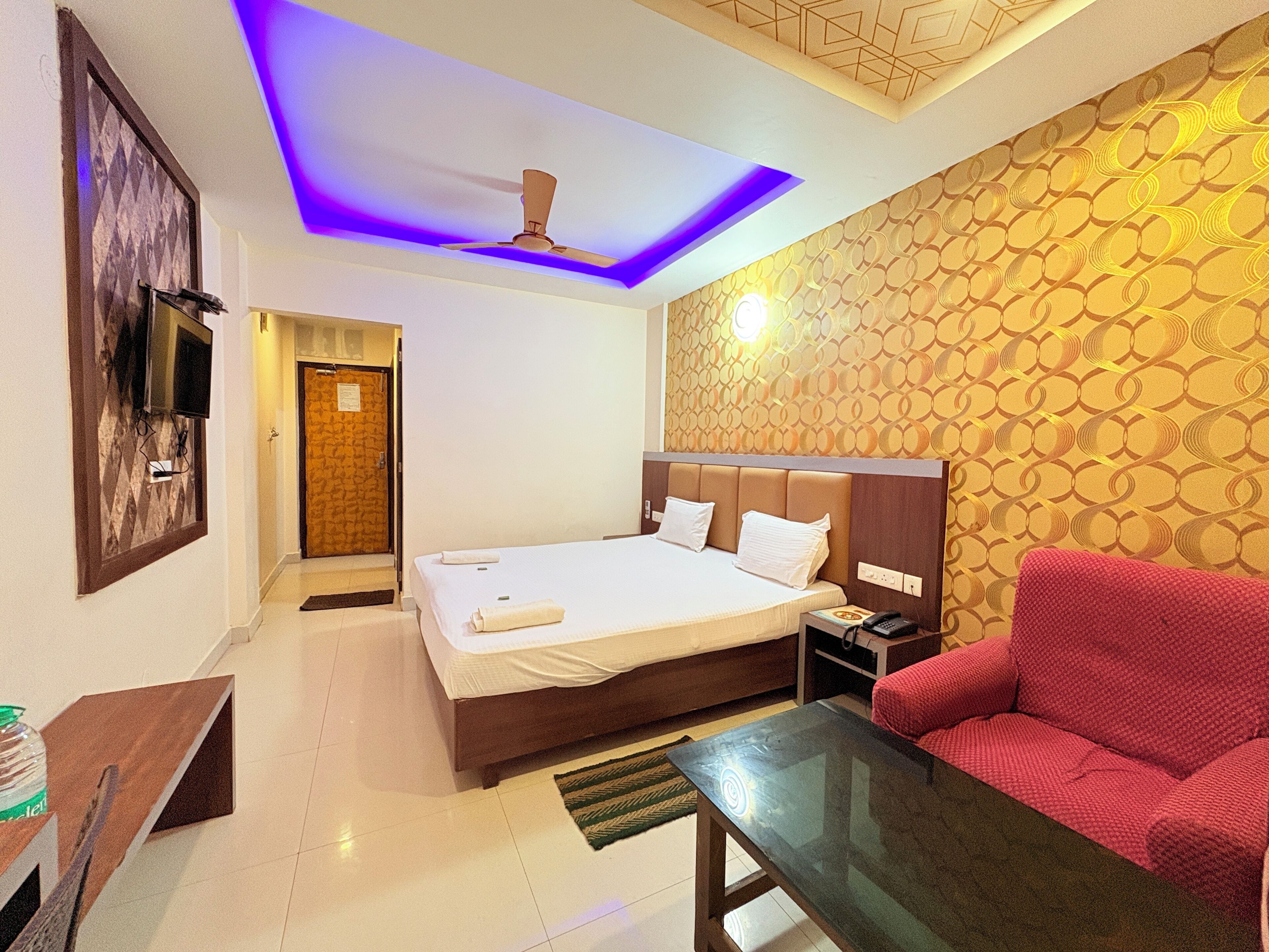 Deluxe tweepersoonskamer, gedeeltelijk uitzicht op zee | Een bureau, gratis wifi