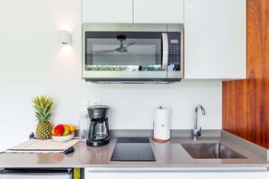 Fridge, microwave, coffee/tea maker, cookware/dishes/utensils - B205 CPL, Amazing air conditioned studio (Tulum)