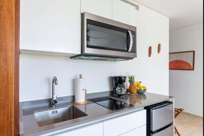 Fridge, microwave, coffee/tea maker, cookware/dishes/utensils - B310 CPL, Interesting studio with lagoon view (Tulum)