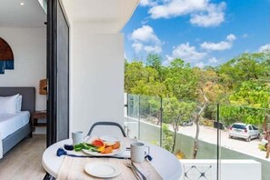 Outdoor dining - E205 CPL Studio Jungle View-No Air Conditioning (Tulum)
