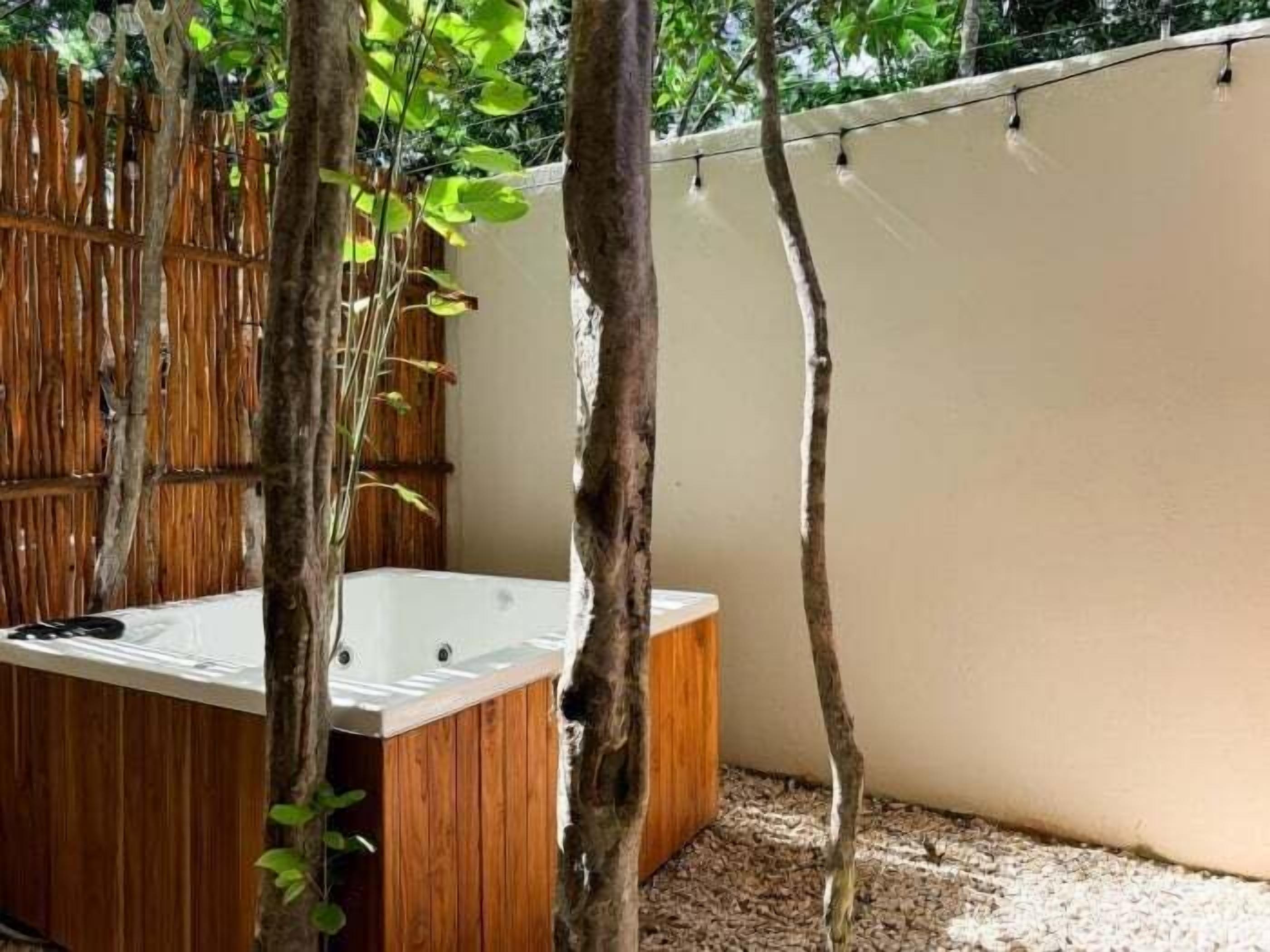 Bain à remous extérieur