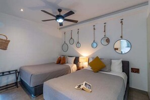 2 slaapkamers, een strijkplank/strijkijzer, internet, beddengoed