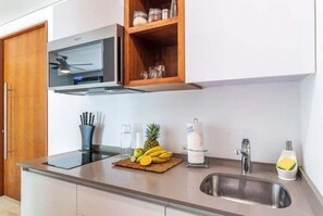 Fridge, microwave, coffee/tea maker, toaster - 205D PANOR, Luxury Estudio Alberca 360° (Tulum)