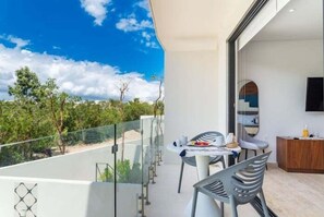 Outdoor dining - D205 CPL, Studio Jungle View -No AirConditioning (Tulum)