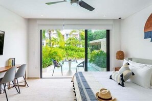 Iron/ironing board, Internet, bed sheets - A102 CPL, Warm Swim Up Studio-2 (Tulum)