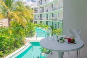 Outdoor dining - B208 CPL, Beautiful Studio Lagoon View-2 (Tulum)