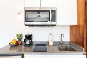 Fridge, microwave, coffee/tea maker, cookware/dishes/utensils - B409 CPL, Studio Jungle View-No Air Conditioning-2 (Tulum)
