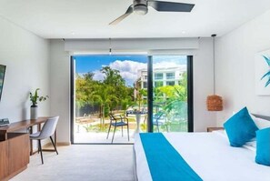 Tabla de planchar con plancha, acceso a internet y ropa de cama 