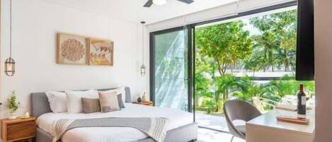 Fer et planche Ă repasser, accĂšs Ă Internet, literie fournie