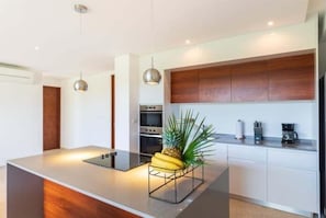 Fridge, microwave, oven, coffee/tea maker - PH9C PANOR, Luxury Penthouse Alberca Privada-2 (Tulum)