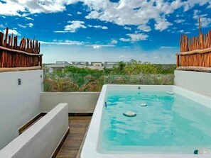 Outdoor spa tub - NAIA C35, Moderno Ph Studio-2 (Tulum)