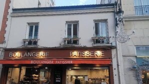 A storefront with a sign reading "BOULANGERIE PATTISSE" indicating a bakery and pastry shop.