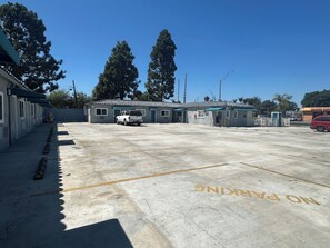 Property grounds - Playa Inn Motel - Long Beach - LA (Long Beach)