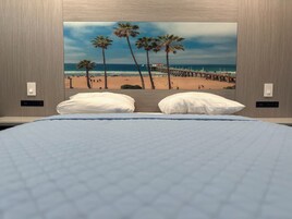 Escritorio, wifi gratis y ropa de cama 