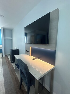 Room, 1 Queen Bed | Interior - Playa Inn Motel - Long Beach - LA (Long Beach)