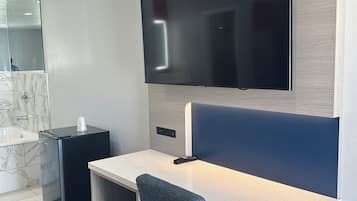 Room, 1 Katil Ratu (Queen), Jetted Tub | Bahagian dalam