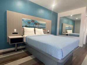 Desk, free WiFi - Playa Inn Motel - Long Beach - LA (Long Beach)