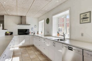 Refrigerador, horno, placa de cocina, lavavajillas