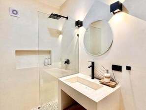 Shower, hair dryer, towels - COCAY PI 2101 Swim Up, Tú Lugar Ideal (Tulum)