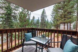 Property grounds - Walkable Tahoe Retreat - 3bd/3ba (Incline Village)
