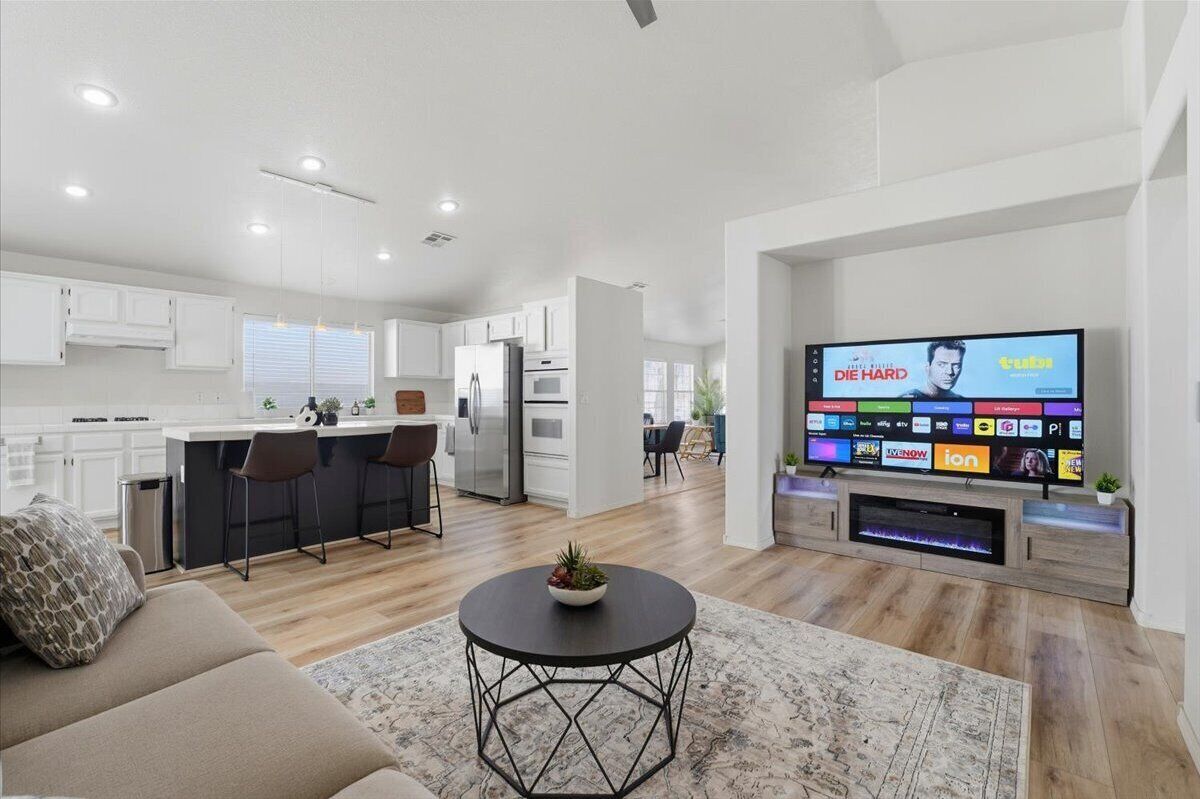 Televisión y chimenea 