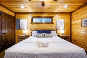 1 bedroom, iron/ironing board, WiFi, bed sheets - Honeycomb Cabin · Sweet & Cozy: Hot Tub, Fire Pit, Loft Retreat (Broken Bow)