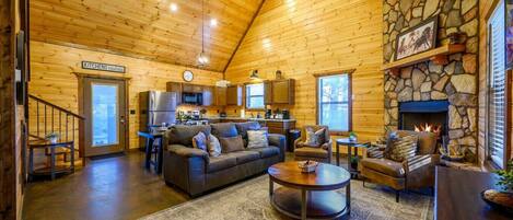 Una televisión, una chimenea