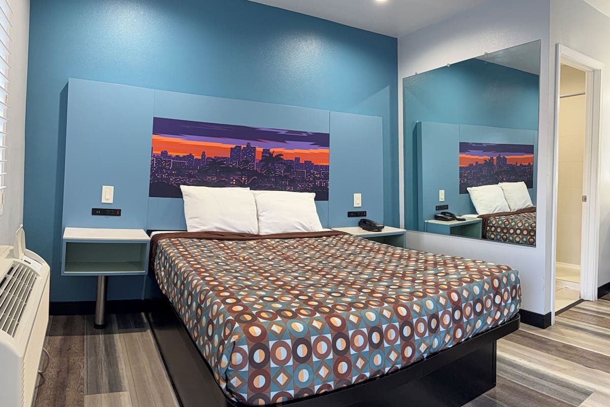 Room, 1 Queen Bed | Free WiFi